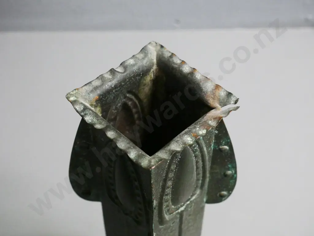restorer's arts & crafts style copper vase - has damage to base and top rim H-270 at base 70x70 Image 1++