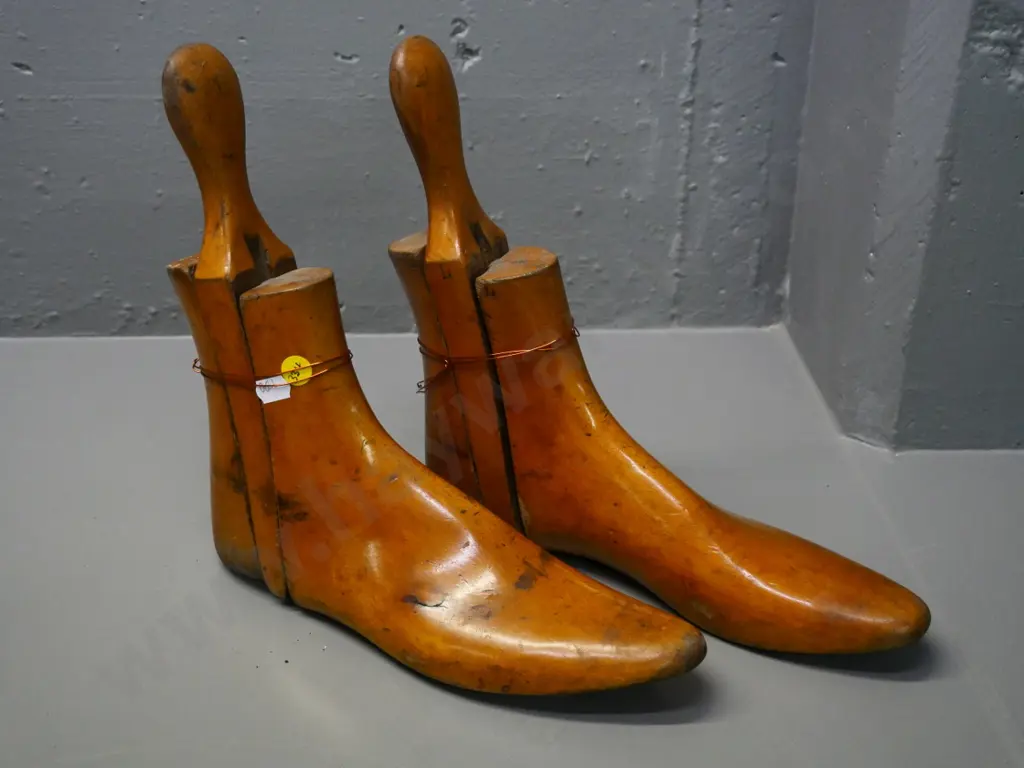 vintage wooden 3-piece shoe lasts - stamped BK, each H-270 L-260 Image 1++