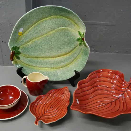 English retro porcelain items - large Royal Winton dish L-300, 2 Carlton Ware leaf dishes, 3 pieces Susie Cooper