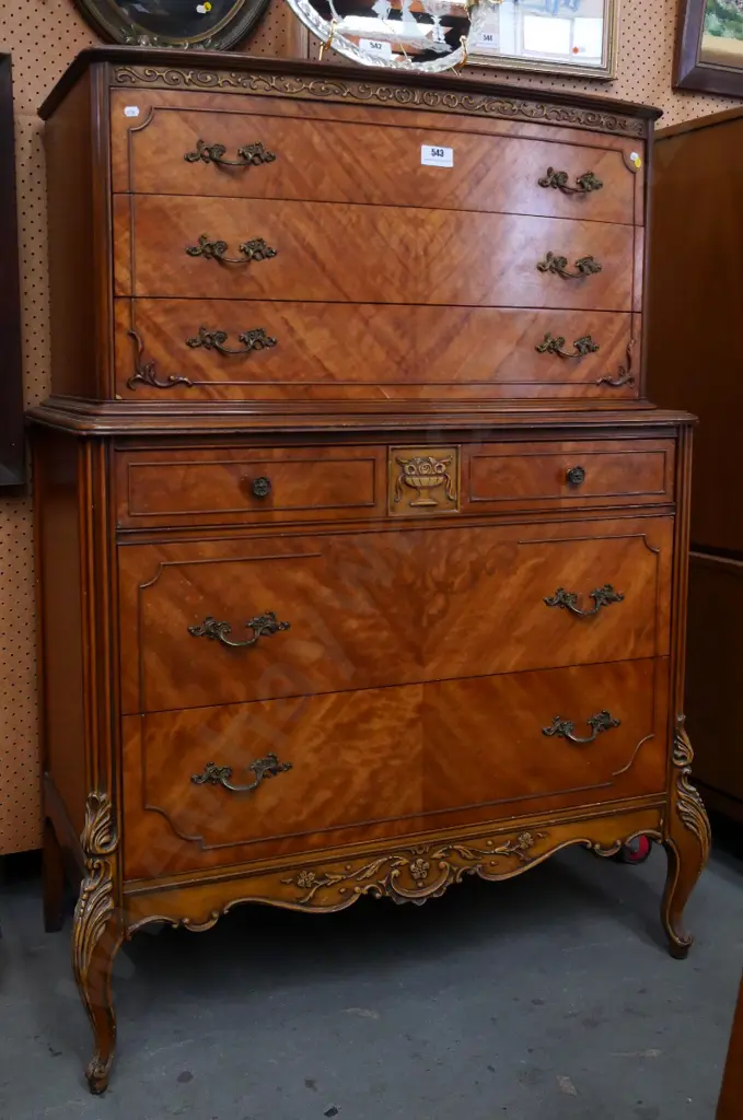 mahogany Louis-style 6-drawer chest on chest w/veneer & marquetry fronts, carved detail, polish wear H1370 W950 D520 Image 1++