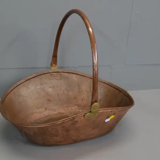 copper pan with folding handle, brass brackets H-160 W-400 with handle down