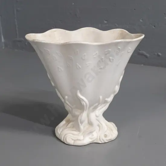 Crown Lynn fan-shaped vase marked 643 - needs a clean H-180 W-190