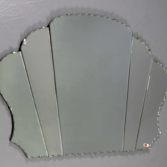 deco 5 section scalloped edged wall mirror, slight damage. H-560 W-830
