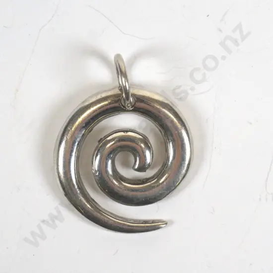 silver pendant stamped 925 no chain