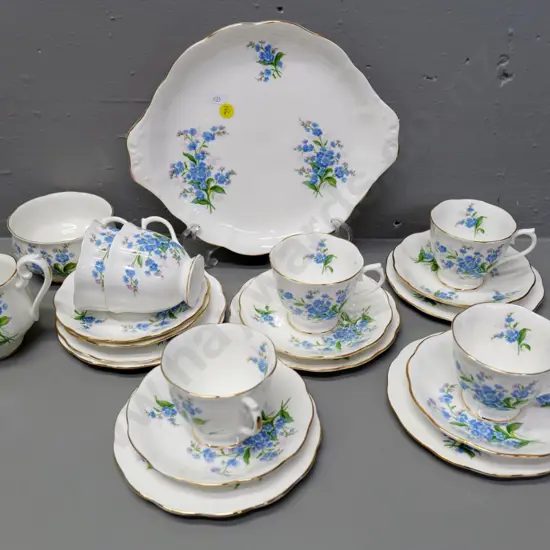 Royal Albert 'Forget Me Not' pattern 21-piece tea set
