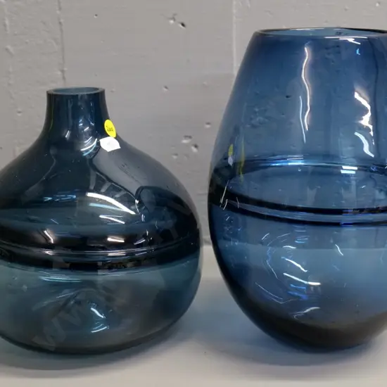 2 dark blue art glass vases - taller one is H-235 Diameter 160 at widest