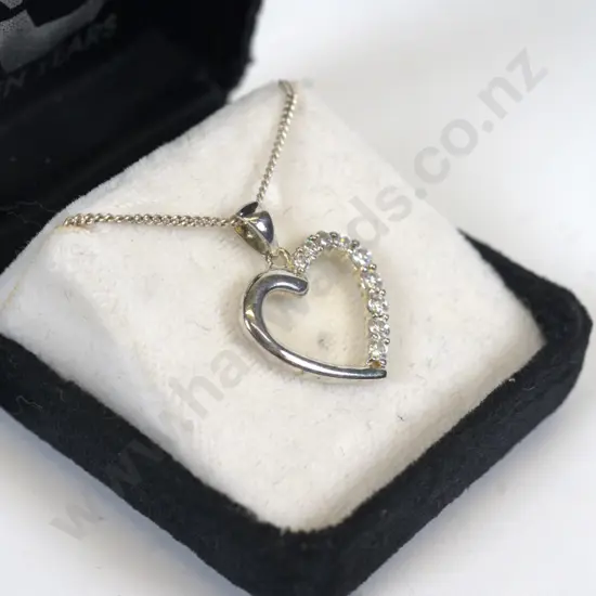 silver heart shape pendant with cz stamped 925
