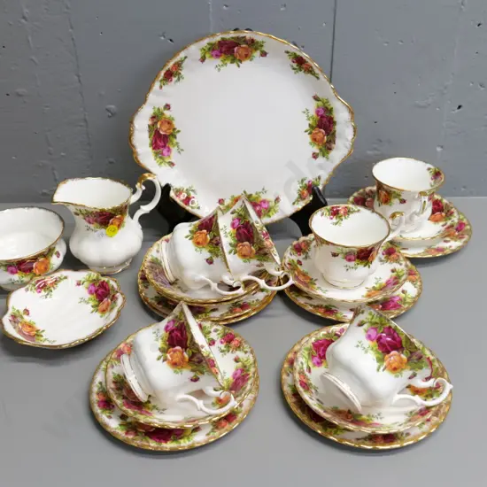 Royal Albert 'Old Country Roses' 22-piece tea set