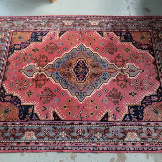Dutch machine woven wool Persian style floor rug L-1950 W-1420