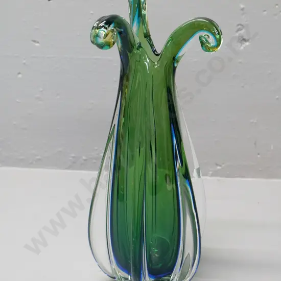 art glass vase green / blue, clear ribbed exterior H-300