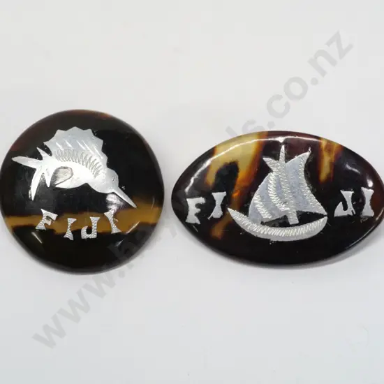 2 tortise shell brooches 'Fiji'
