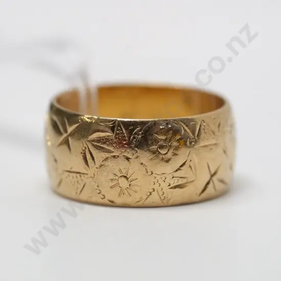 9ct gold engraved ring stamped 375