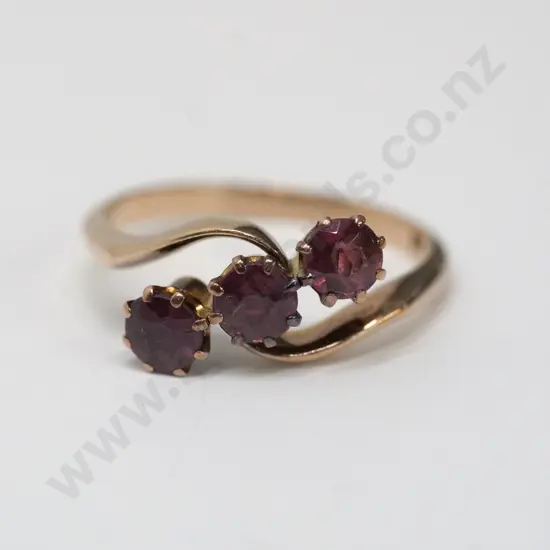 9ct 3 garnet ring stamped