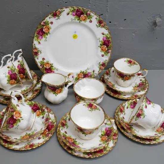 Royal Albert Old Country Roses 21-piece tea set including cake plate