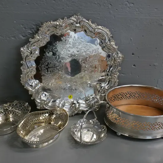 silver plated items - 3 footed tray D-320, 3 pierced sweet dishes, oval casserole stand
