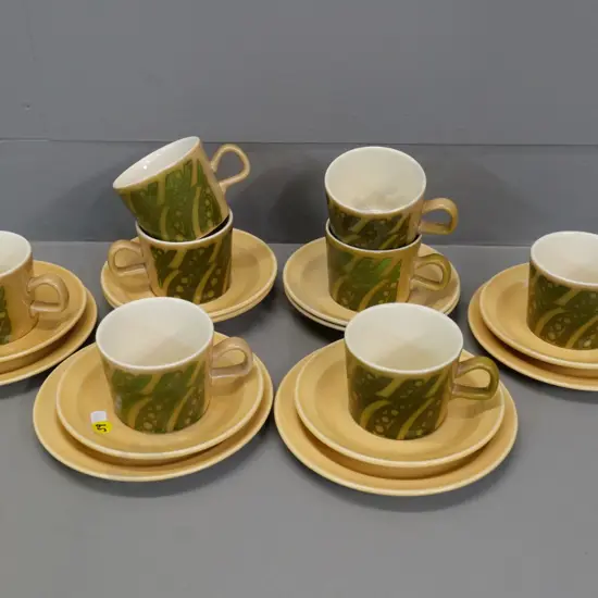 retro Crown Lynn teaware - 4 trios and 4 cups & saucers