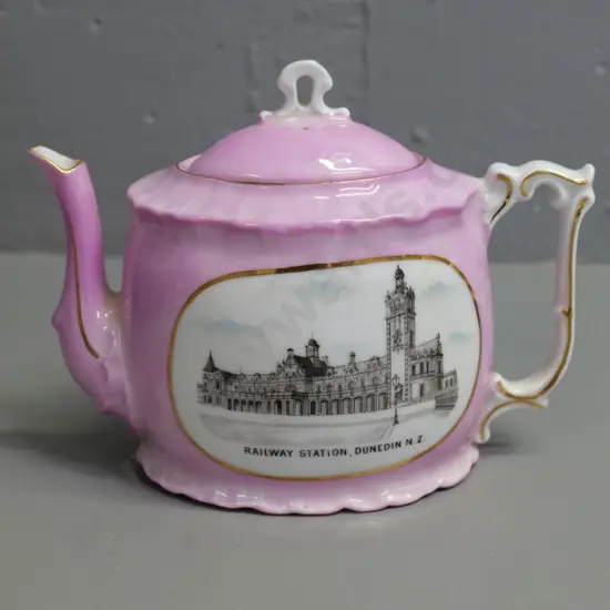 pink & white souvenir teapot with Dunedin Railway Station H-140 L-180
