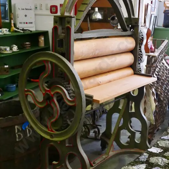 large cast iron Victorian 3 roller mangle - working but missing handle H-1700 W-1030