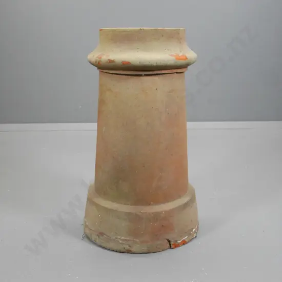 terracotta chimney pot, small chips to top and bottom rims H-650 D-320 at base