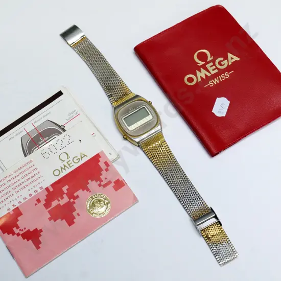 Omega quartz/battery presentation watch with booklet