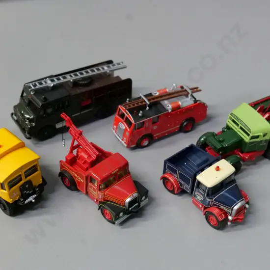 6 assorted Oxford die-cast 1:76 scale model vehicles - wreckers and fire trucks