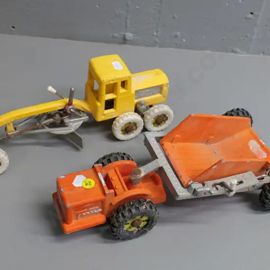 Fun Ho road grader H-100 L-270 and earth mover/scraper - paint chips and general wear