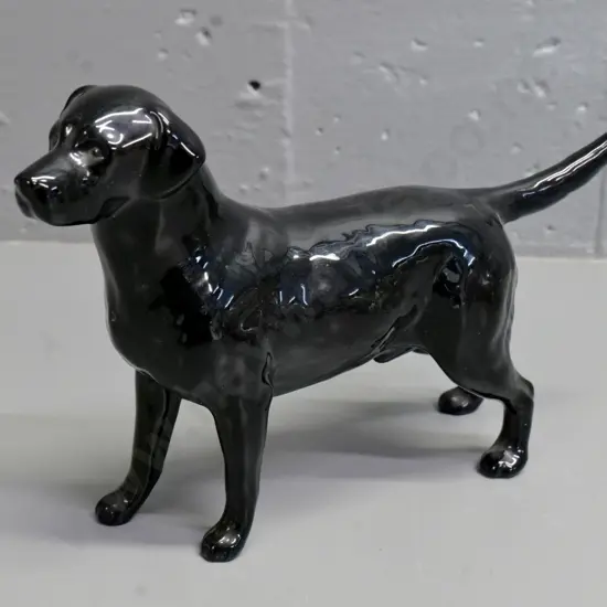 Beswick dog figurine - black Labrador retriever H-140 L-210