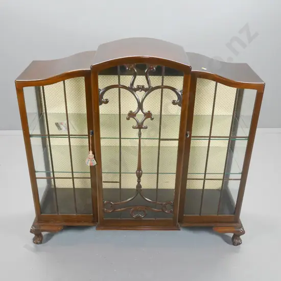 deco mahogany 2-door china cabinet w/ ornate astragals, 2 adjustable glass shelves, lock & keys H1200 W1200 D380