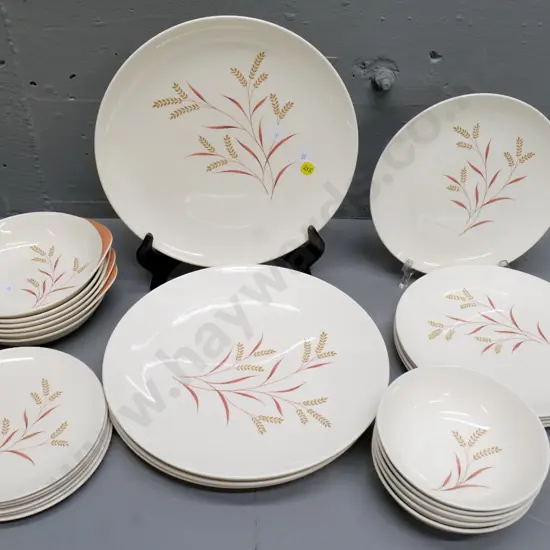 mid-century Royal Doulton "Meadow Glow" tableware - 5 dinner plates, 5 luncheon plates, 5 desserts, 6 soups and sides