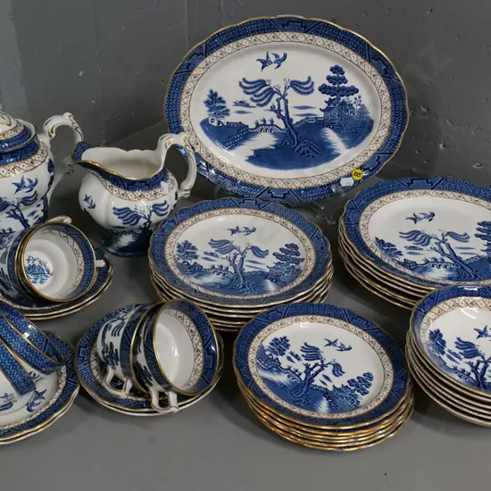 Booth's Real Old Willow 6-piece dinner set with coffee pot and jug