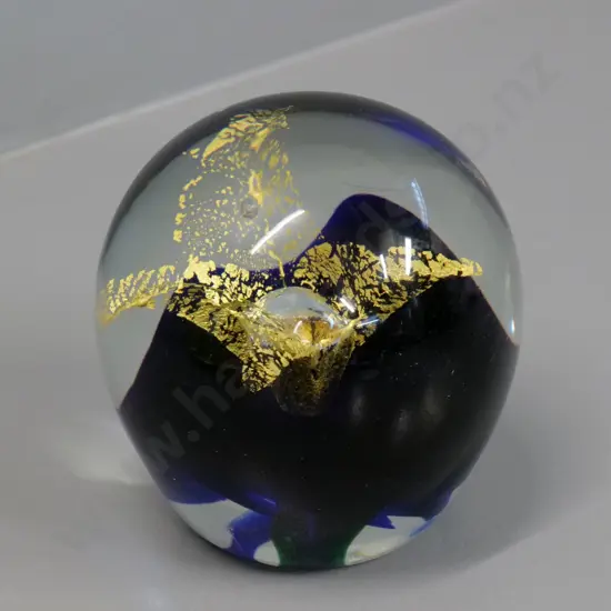 Garry Nash signed art glass paperweight H-90 Diameter approx 90