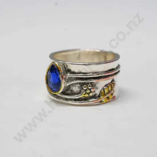 silver ring with blue stone stamped 925/750