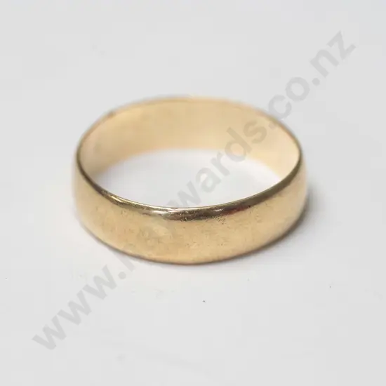 9ct gold wedding band