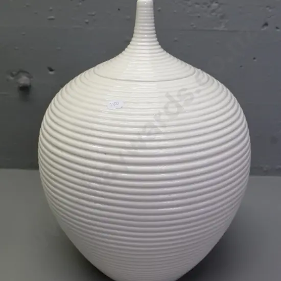 large narrow-neck pottery vase with ribbed pattern - no maker's mark H-400 Diameter approx. 300