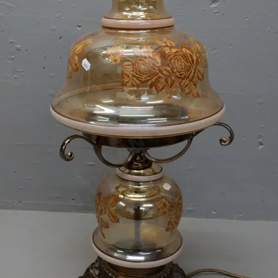 table lamp in style of kerosene lamp, with amber tinted floral motif glass shade H-560