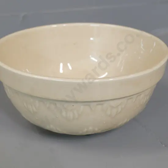 Temuka ware figured mixing bowl H-110 Diameter 240
