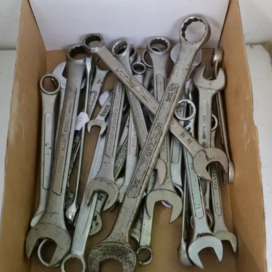 box of open and ring spanners