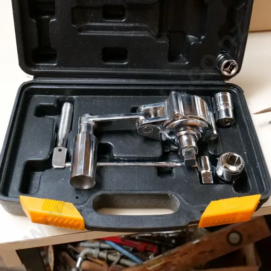 cased torque multiplier