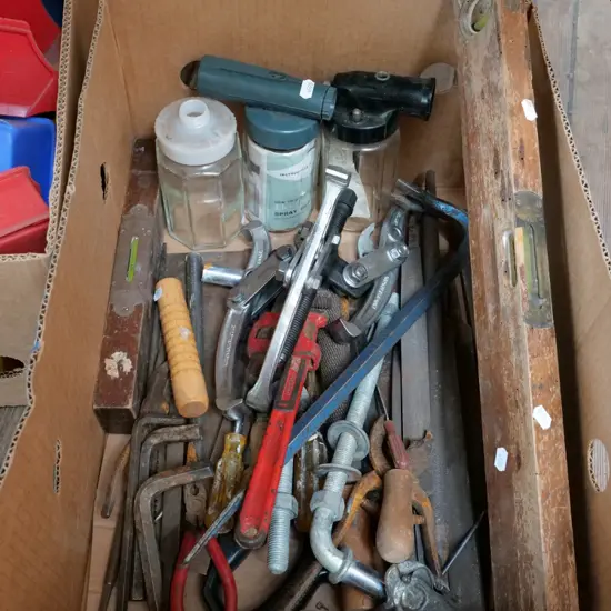 box; valve puller, rasps, files etc