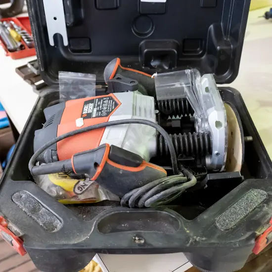 BD cased plunge router