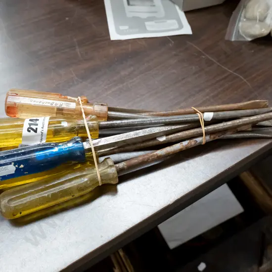 bundle of long screwdrivers