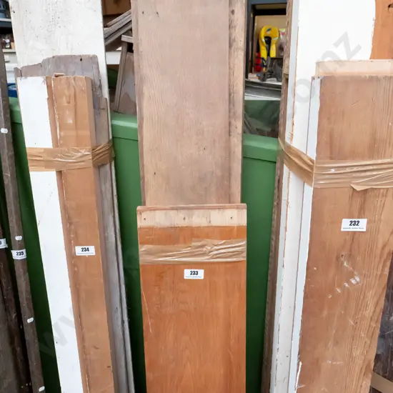 various lengths of timber - oak Longest L-1900