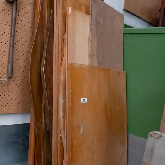 various lengths of timber - oak and other (bed ends) Longest L-1400