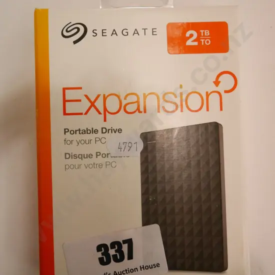 Seagate Expansion portable hard drive 2TB