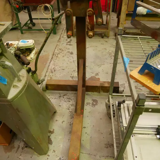 heavy duty engine stand on casters 