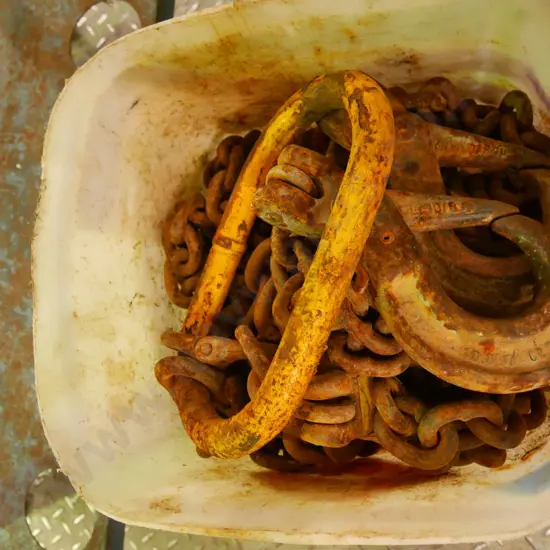 2x 8m unrated lifting chains