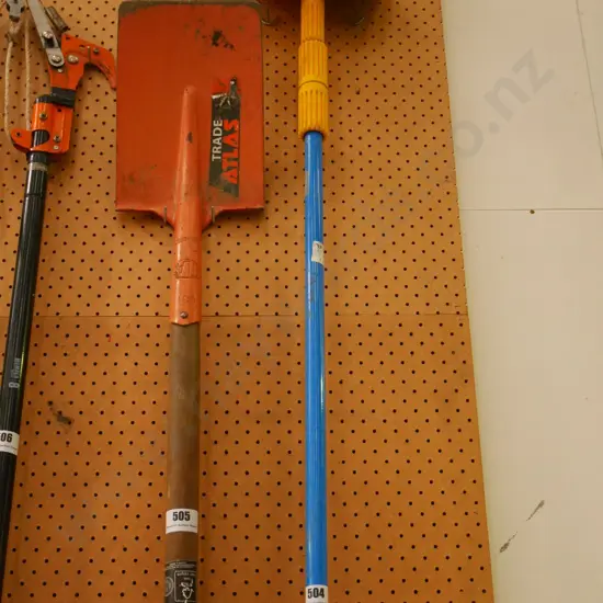 Raven telescopic window brush