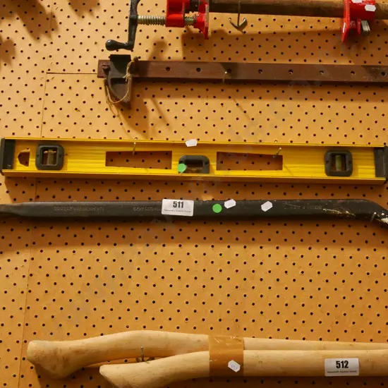 wrecking bar builder's level