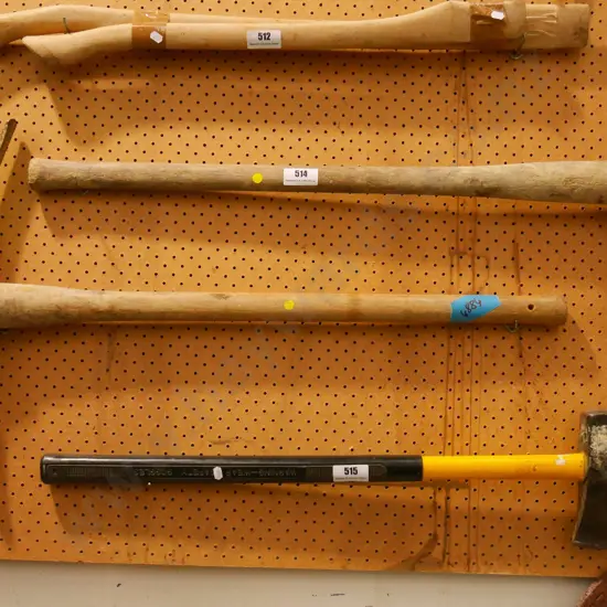 grubber, pick axe - yellow dots