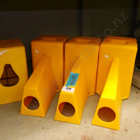 3 ferret traps, 1 possum trap